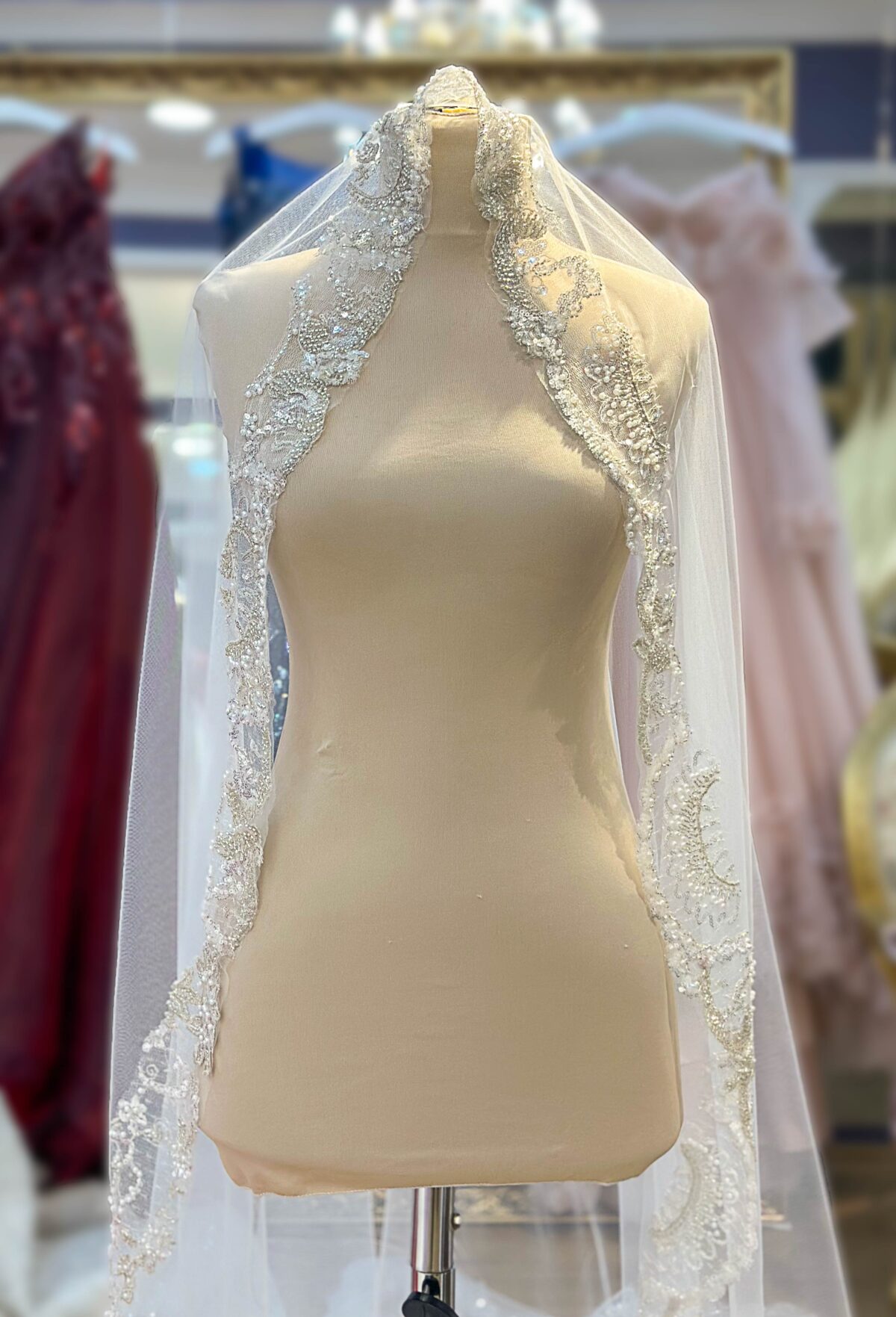 Tüm Kenarı İşlemeli Dantelli Tül Duvak - Görsel 1