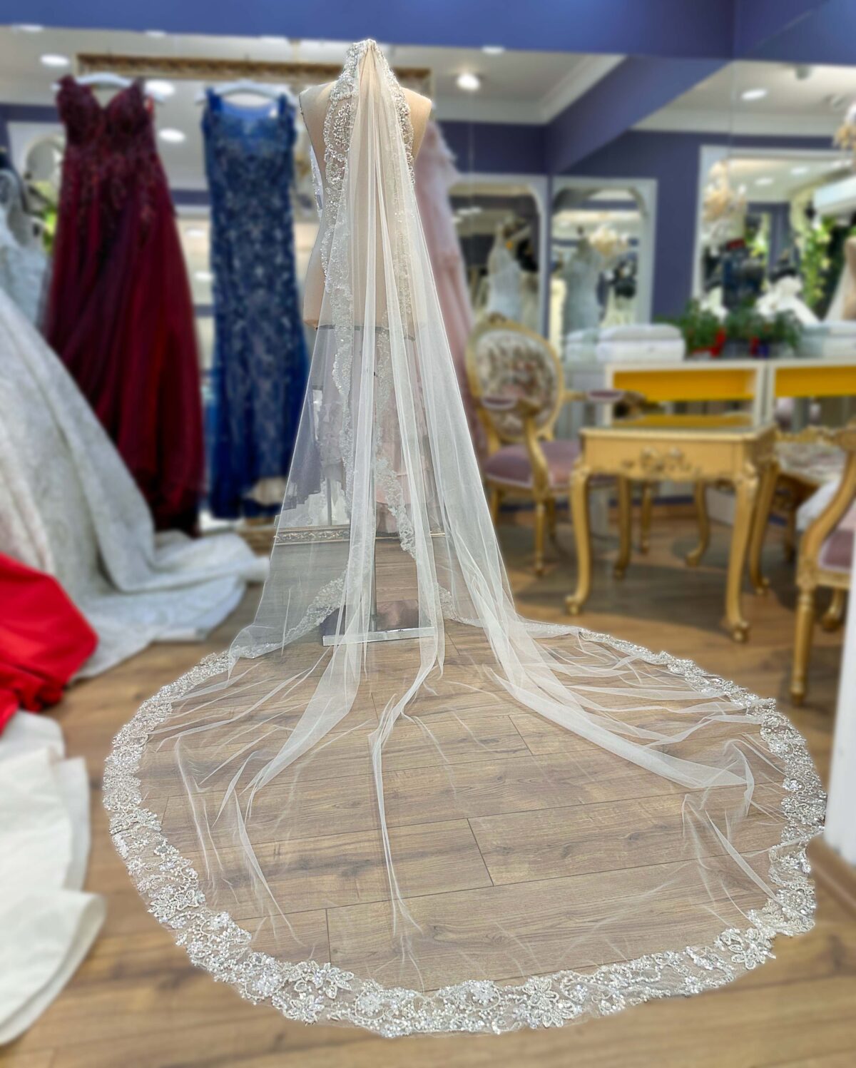 Tüm Kenarı İşlemeli Dantelli Tül Duvak - Görsel 4