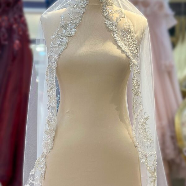 Tüm Kenarı İşlemeli Dantelli Tül Duvak