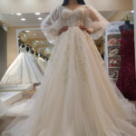 Üç Boyutlu Çiçekli Dantel Tül V Yaka Balon Uzun Kol A Kesim Gelinlik