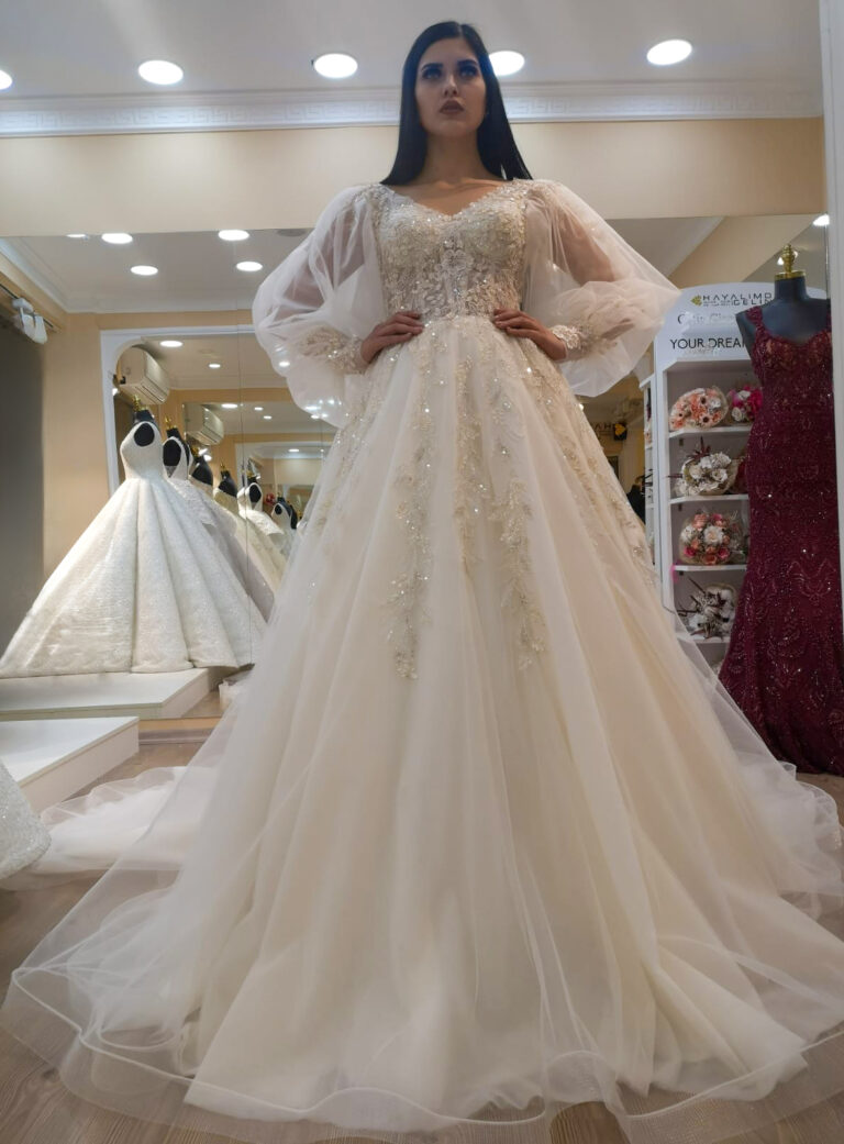 Uc Boyutlu Cicekli Dantel Tul V Yaka Balon Uzun Kol A Kesim Gelinlik | İndirimli Gelinlikler