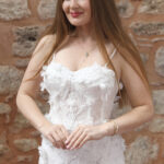 Üç Boyutlu Çiçekli Kalp Yaka İnce Askılı Eldivenli Balık Gelinlik