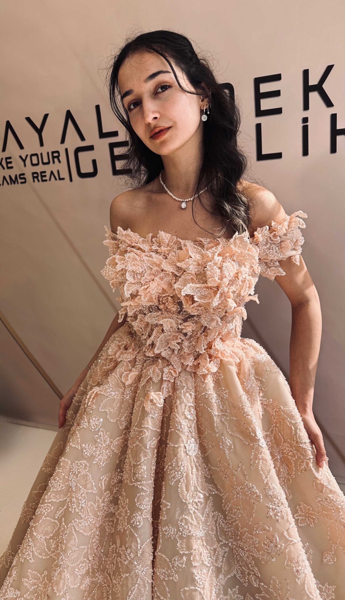 Üç Boyutlu Çiçekli Komple Dantel Kare Yaka A Kesim Nişan Elbisesi - Görsel 4