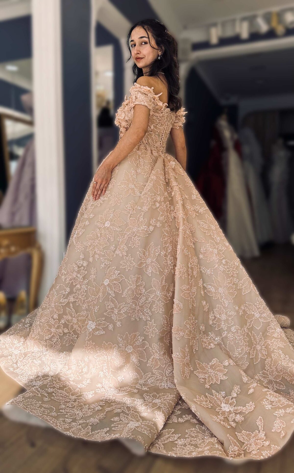 Üç Boyutlu Çiçekli Komple Dantel Kare Yaka A Kesim Nişan Elbisesi - Görsel 3