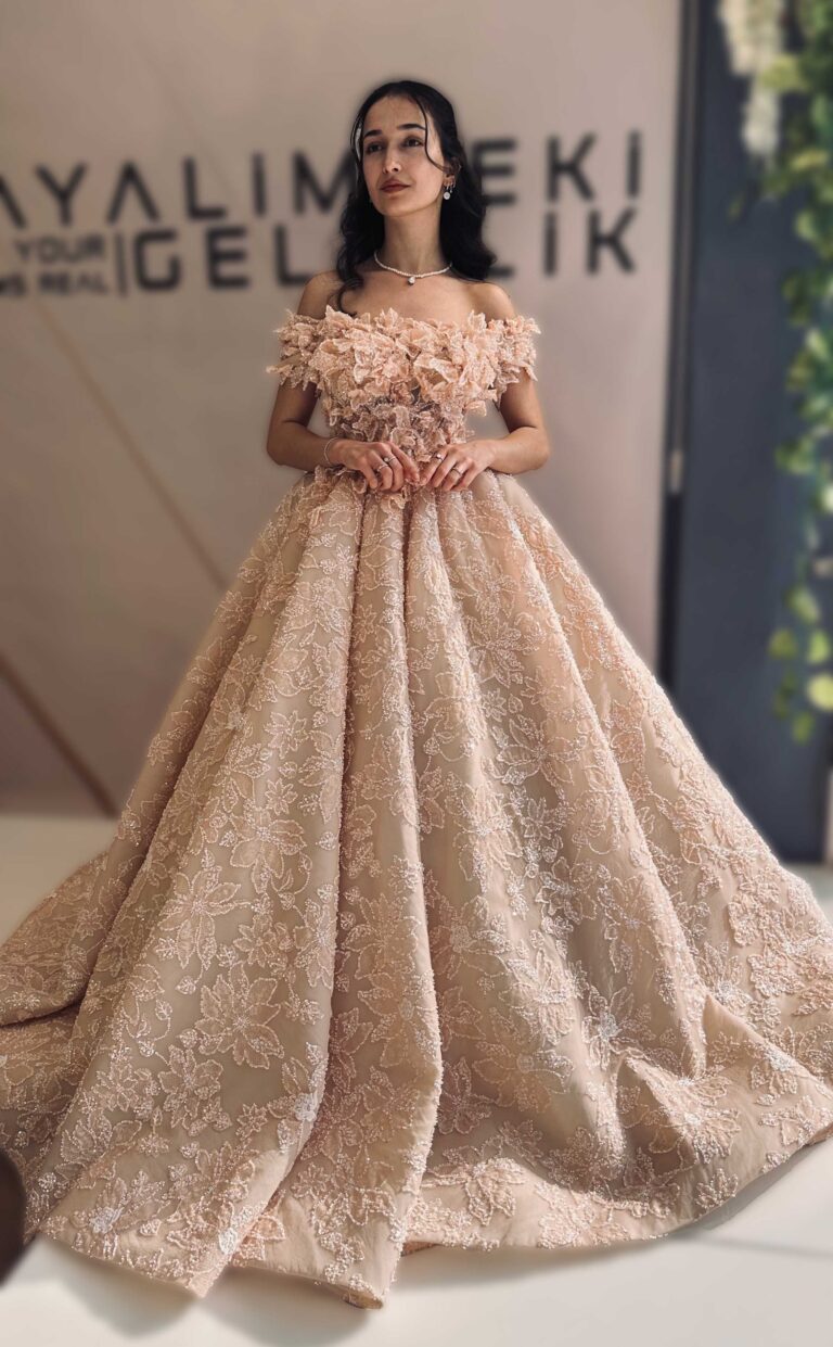 Uc Boyutlu Cicekli Komple Dantel Kare Yaka A Kesim Nisan Elbisesi 3 | Fırsat Abiyeler