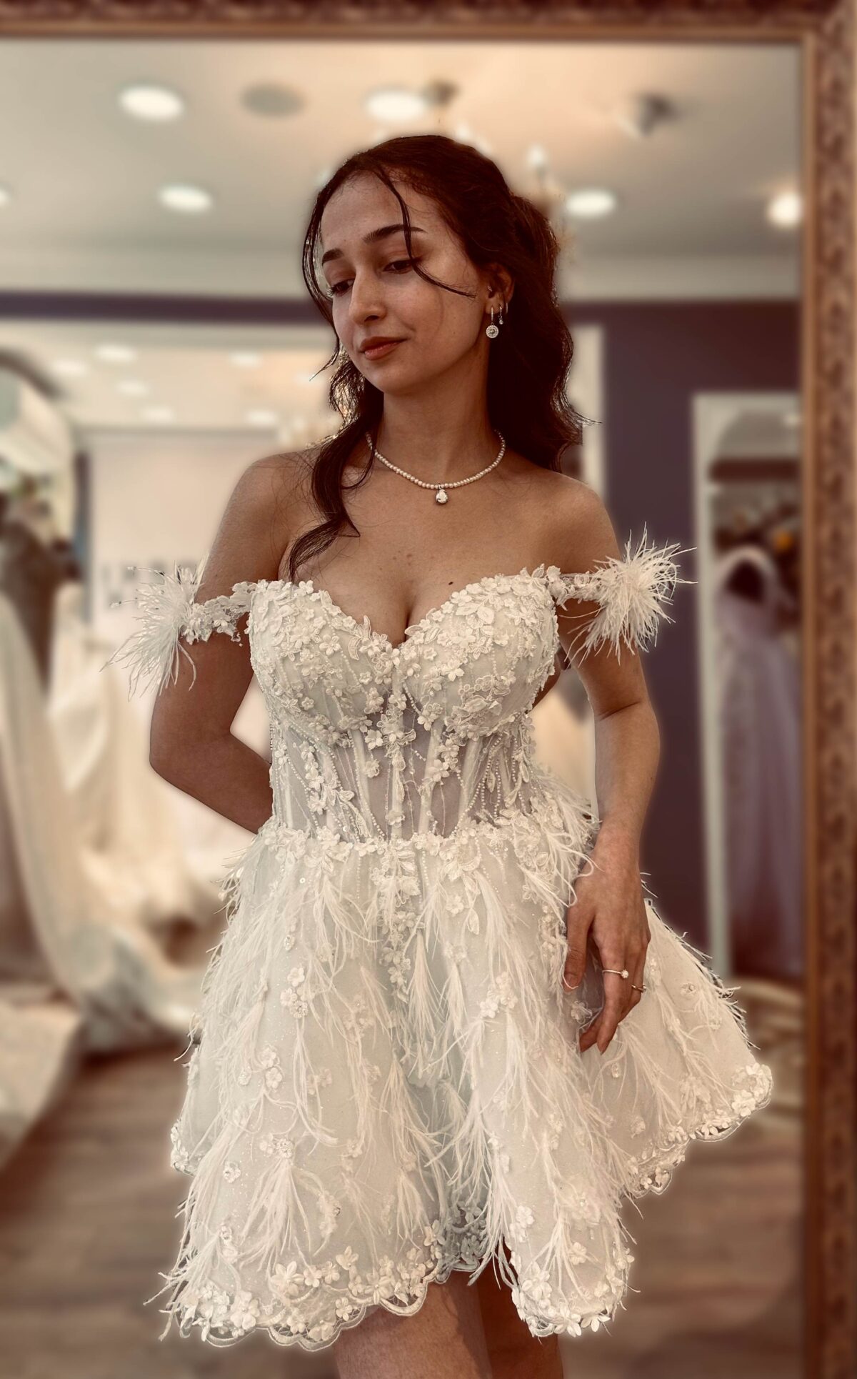 Üç Boyutlu Çiçekli Tüy Detaylı Düşük Askılı Kalp Yaka After Party Elbise - Görsel 5