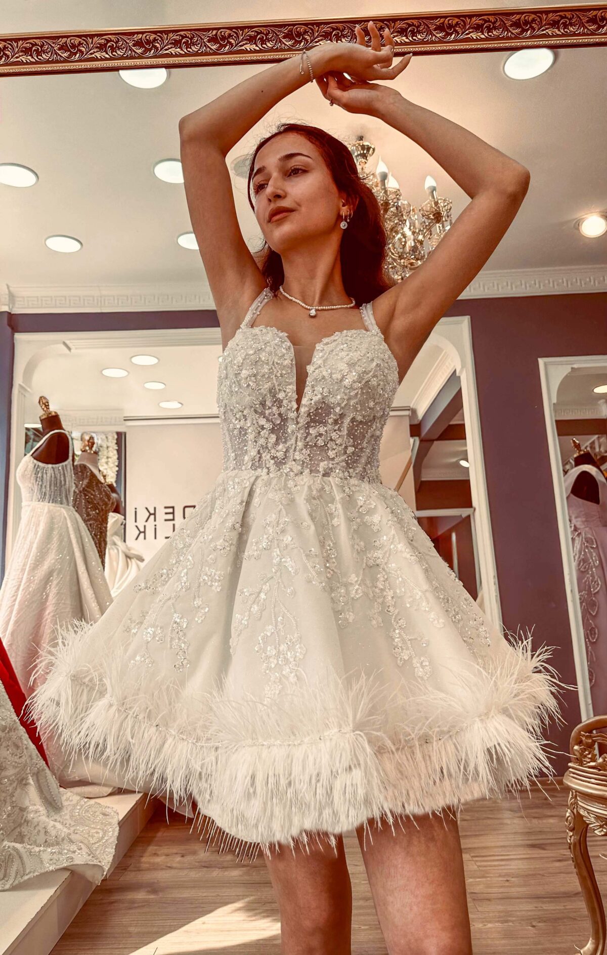 Üç Boyutlu Çiçekli Tüy Detaylı Kalp Yaka Askılı After Party Elbise - Görsel 2