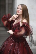 Üç Boyutlu Yaprak İşlemeli Kalp Yaka Balon Kollu A Kesim Abiye - Görsel 3