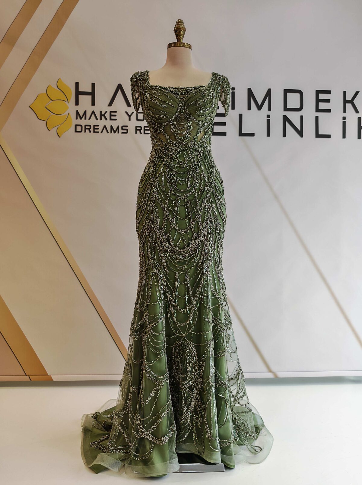 Askılı Kol Detaylı Kare Yaka Komple Dantel İşlemeli Balık Abiye - Görsel 3