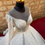 Derin Kalp Yaka Uzun Kollu Transparan Beden Dantel İşlemeli Prenses Gelinlik