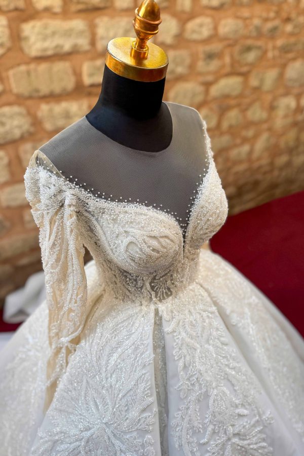 Derin Kalp Yaka Uzun Kollu Transparan Beden Dantel Islemeli Prenses Gelinlik scaled | Anasayfa