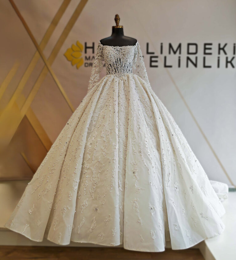 Duz Yaka Uzun Kollu Komple Inci ve Swarovski Islemeli Prenses Gelinlik 1 | İndirimli Gelinlikler