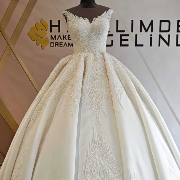 Kalp Yaka İşlemeli Dantel Saten Prenses Gelinlik