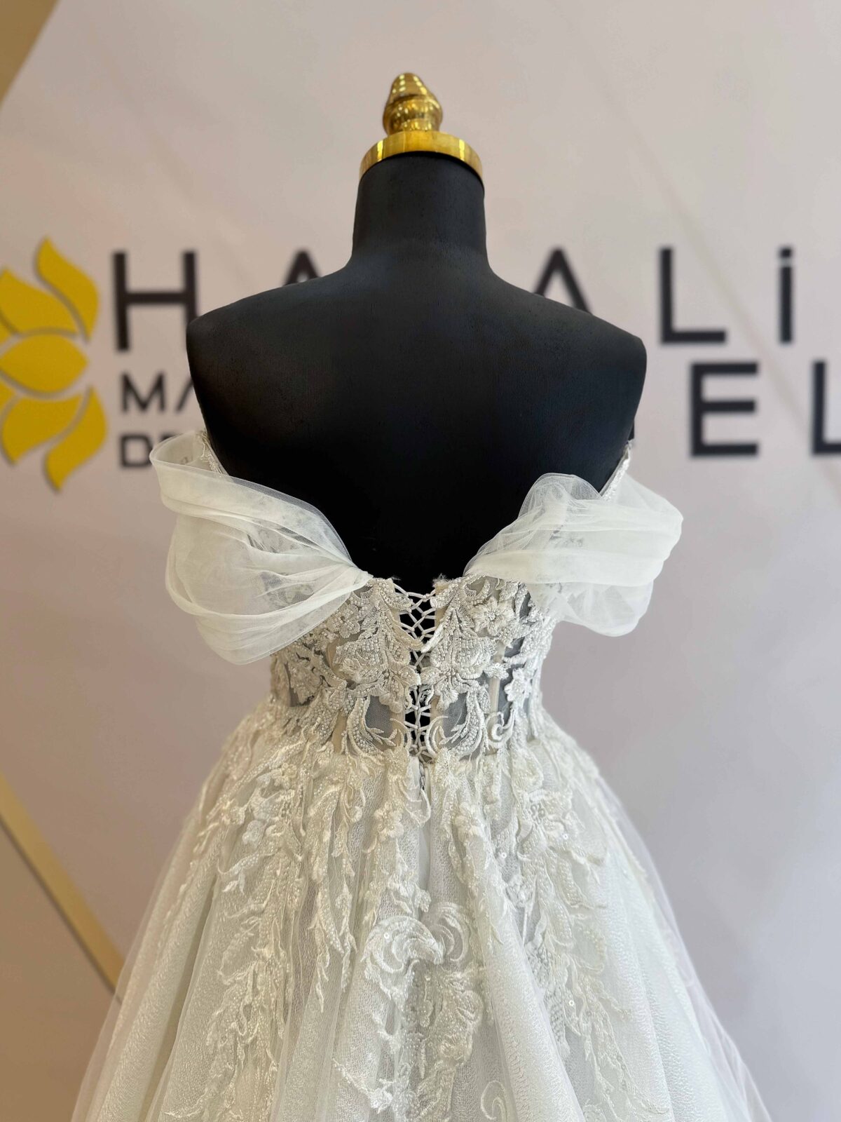 Sweetheart Neckline Transparent Body Embroidered Lace Detailed Helen Wedding Dress - Image 2