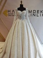 Sweetheart Neckline Long Sleeve Embroidered Lace Triangle Waist A-Line Wedding Dress