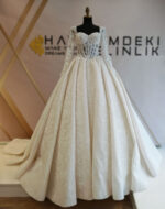 Sweetheart Neckline Long Sleeve Embroidered Lace Triangle Waist A-Line Wedding Dress - Image 4