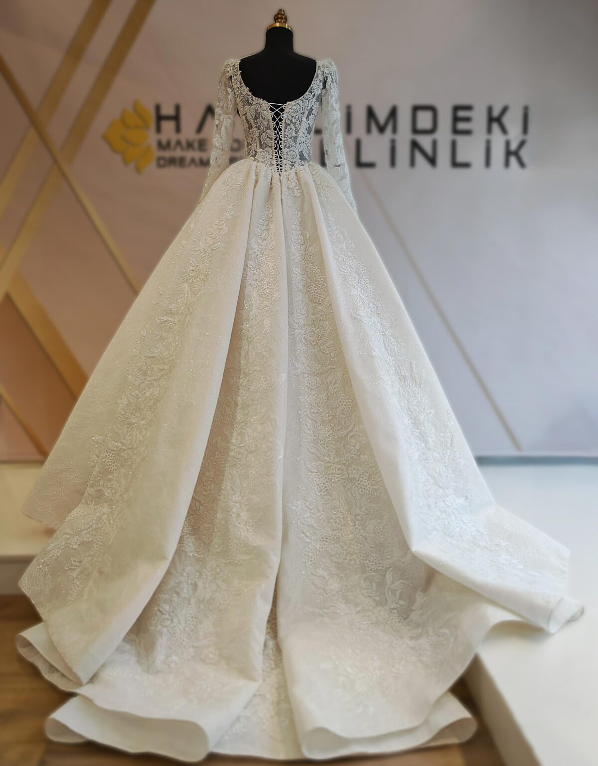 Sweetheart Neckline Long Sleeve Embroidered Lace Triangle Waist A-Line Wedding Dress - Image 5