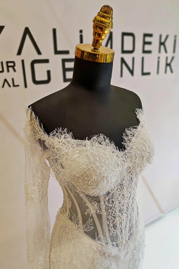 Kayik Yaka Fransiz Lez Dantelli Balik Gelinlik 5 scaled | Anasayfa