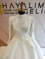 Crystal Embroidered Lace Triangle Waist Hijab A Line Wedding Dress - Image 5