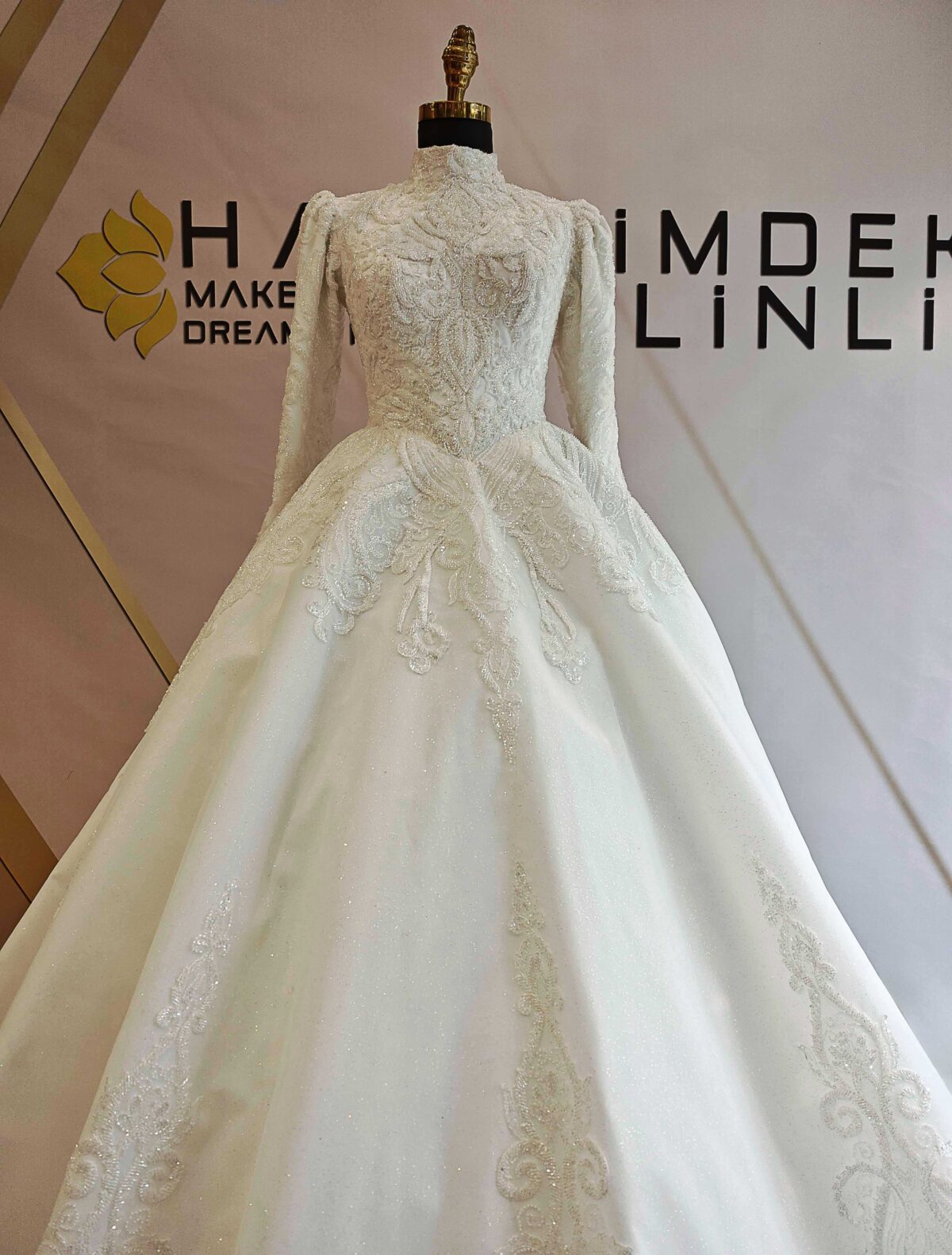 Crystal Embroidered Lace Triangle Waist Hijab A Line Wedding Dress - Image 4