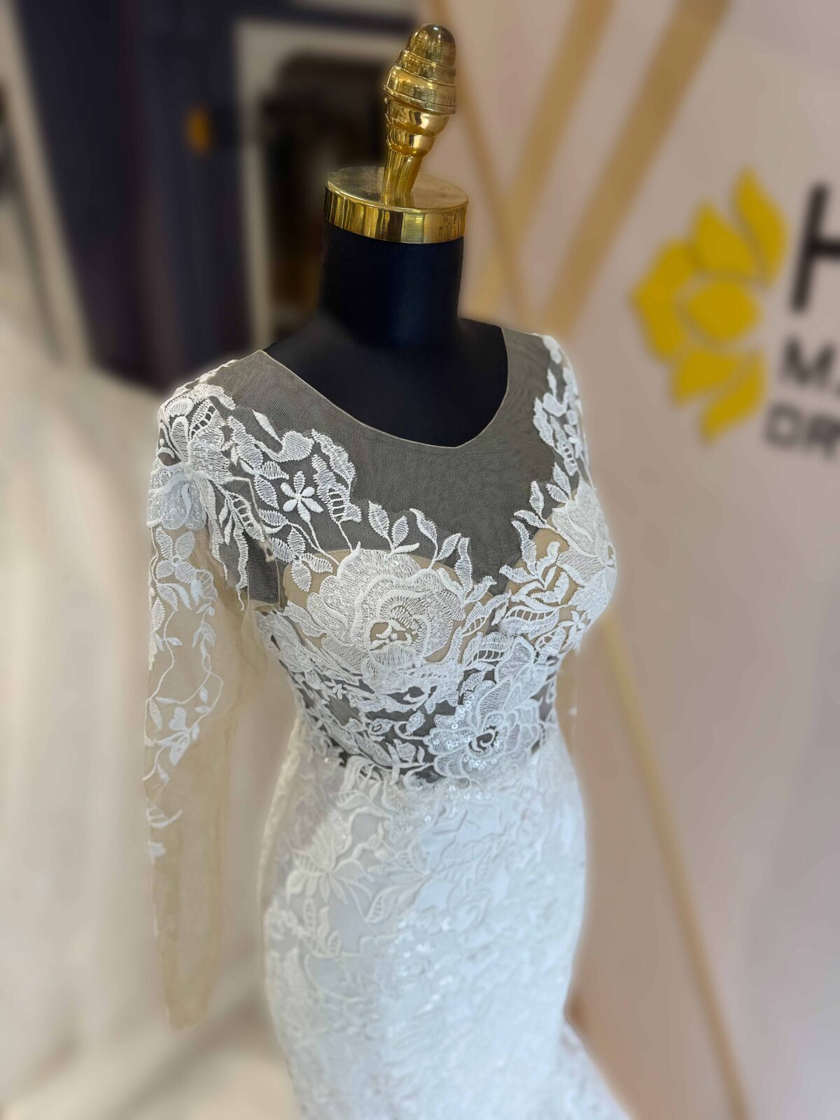 Transparent Size Sweetheart Neckline Long Sleeve Lace Mermaid Wedding Dress - Image 1