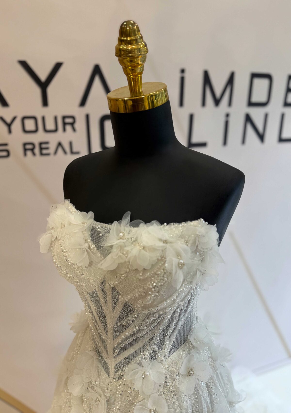 Transparent Size Three-Dimensional Floral Pearl Embroidered Lez Lace Strapless Helen Wedding Dress - Image 5