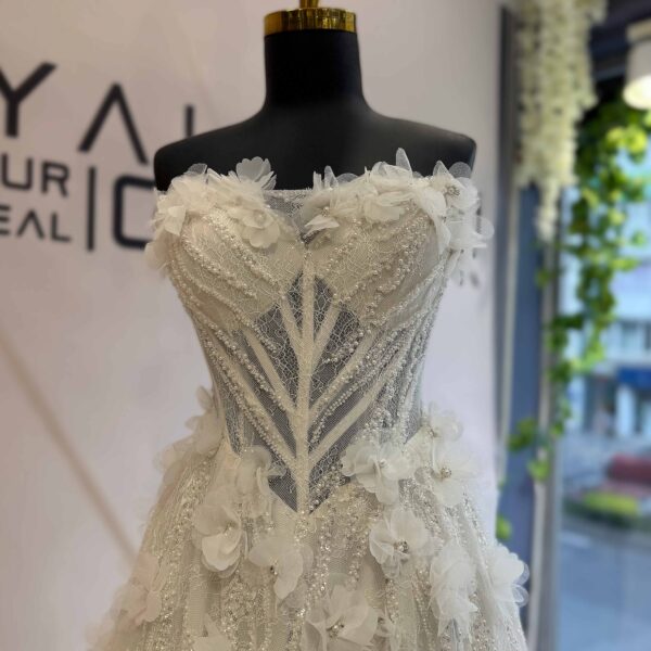 Transparent Size Three-Dimensional Floral Pearl Embroidered Lez Lace Strapless Helen Wedding Dress