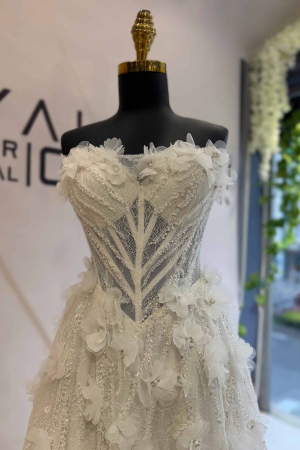 Transparan Beden Üç Boyutlu Çiçekli İnci İşlemeli Lez Dantelli Straplez Helen Gelinlik