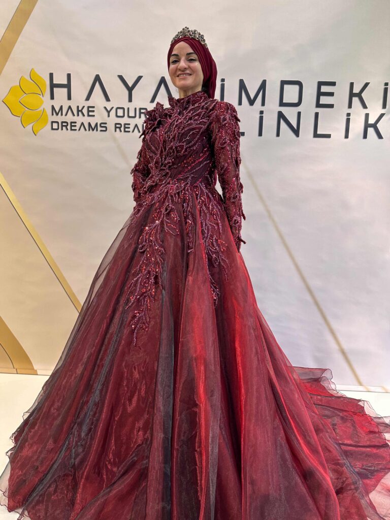 Uc Boyutlu Yaprak Islemeli Kalp Yaka Balon Kollu A Kesim Abiye 2 | Fırsat Abiyeler