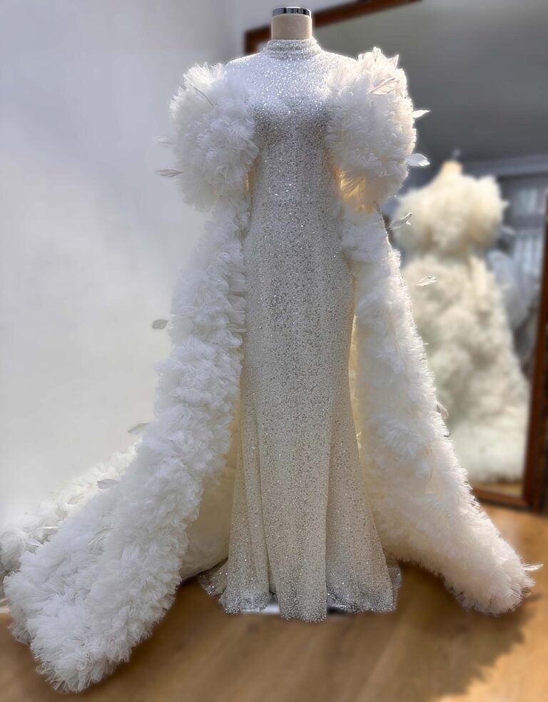 Uzun Kol Lez Dantel Pelerin Detayli Tesettur Dar Kesim Balik Gelinlik | İndirimli Gelinlikler