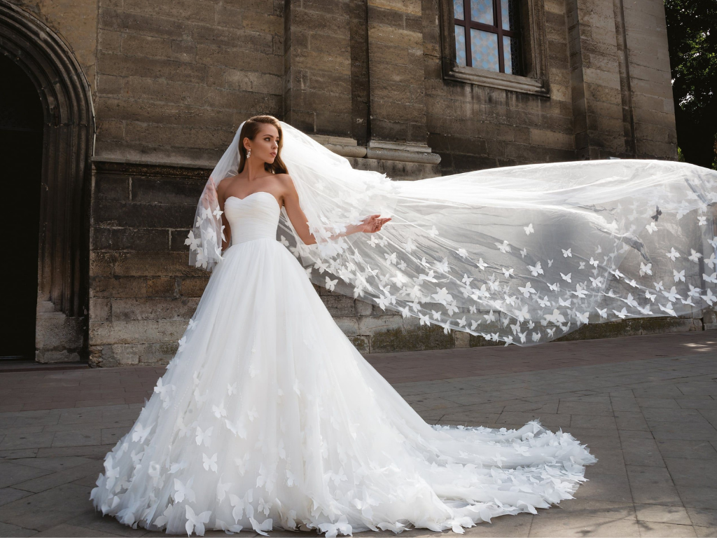 Fotoğraflarda En Güzel Duran Gelinlik Modelleri 2026